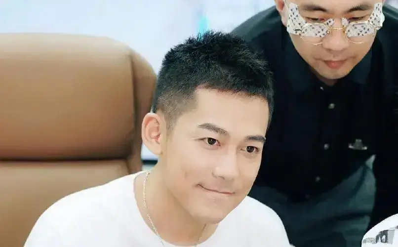 苏醒暴揍李炜12年后，现在再看两人的处境，究竟谁才是赢家？