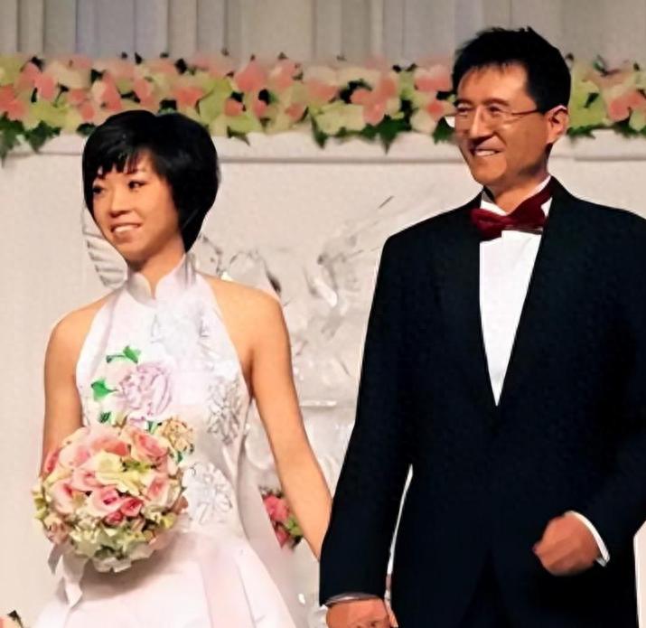 恩爱16年后，64岁徐威开始“萎缩”，44岁张怡宁被郭晶晶上了一课