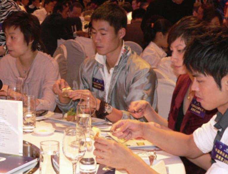 恩爱16年后，64岁徐威开始“萎缩”，44岁张怡宁被郭晶晶上了一课