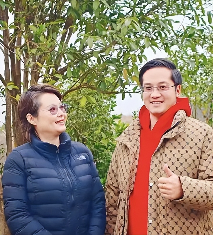 袁立与他同居12年,将美好的年华都给了他,他却选择和张怡宁结婚