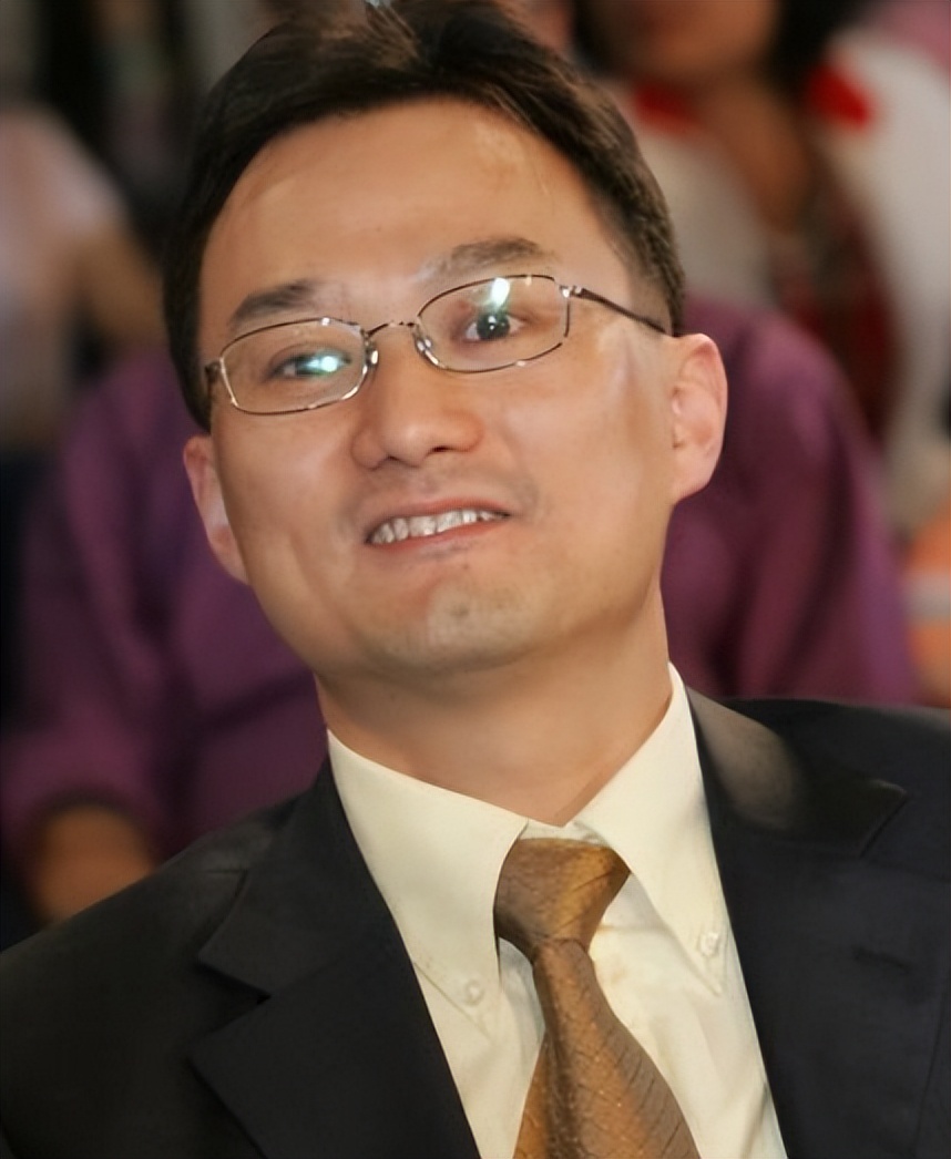 袁立与他同居12年,将美好的年华都给了他,他却选择和张怡宁结婚