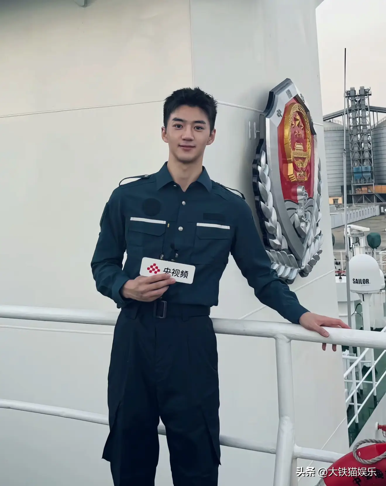 太帅了！央视新闻男主播爆火，95后博士，网友：河北盛产主持人