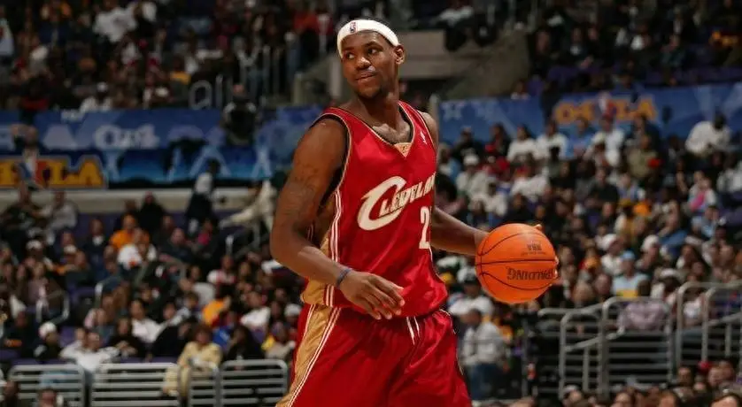 更新换代,本赛季NBA圣诞大战宣传片出炉,致敬13年经典版本