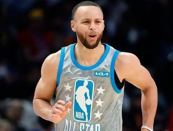 更新换代,本赛季NBA圣诞大战宣传片出炉,致敬13年经典版本