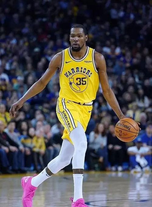 更新换代,本赛季NBA圣诞大战宣传片出炉,致敬13年经典版本