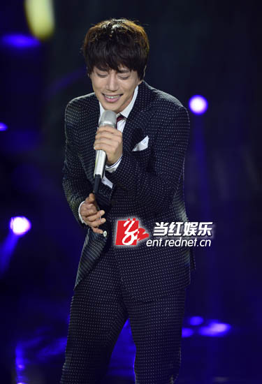 张信哲翻身夺冠“歌手4” 金志文艰辛踢馆败北