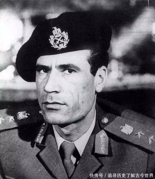 卡扎菲死前：躲进下水道被揪出，对打了他两巴掌的士兵说了两句话