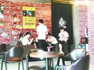 玩密室逃脱躲“鬼怪”抓捕 男子左腿被踩4处骨折