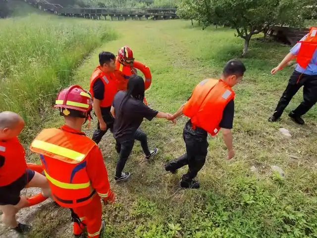 警察，为什么要拼命？