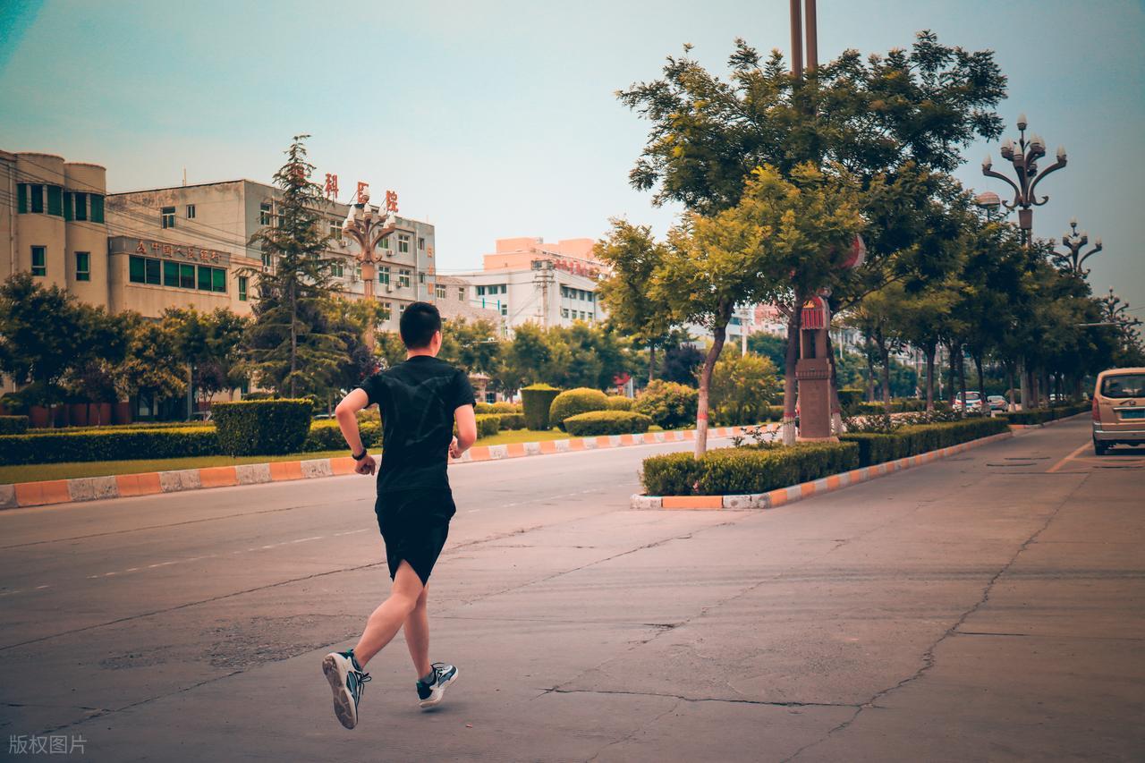 脑鸣频繁出现千万别忽视 ，警惕能量供应异常， 及时干预保健康