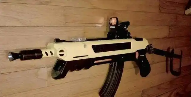 一枪打死一只苍蝇，美国研制、中国生产的“玩具枪”有多好玩？