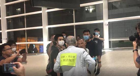 环球网记者在港遭殴，他们为什么去香港？这篇报道告诉你…