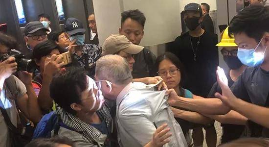 环球网记者在港遭殴，他们为什么去香港？这篇报道告诉你…