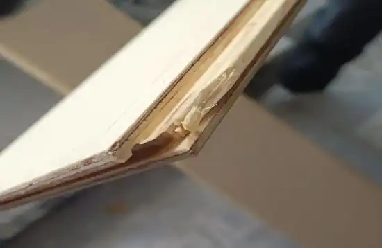 大自然地板外包装被人为割开，临沂消费者质疑产品“以旧充新”