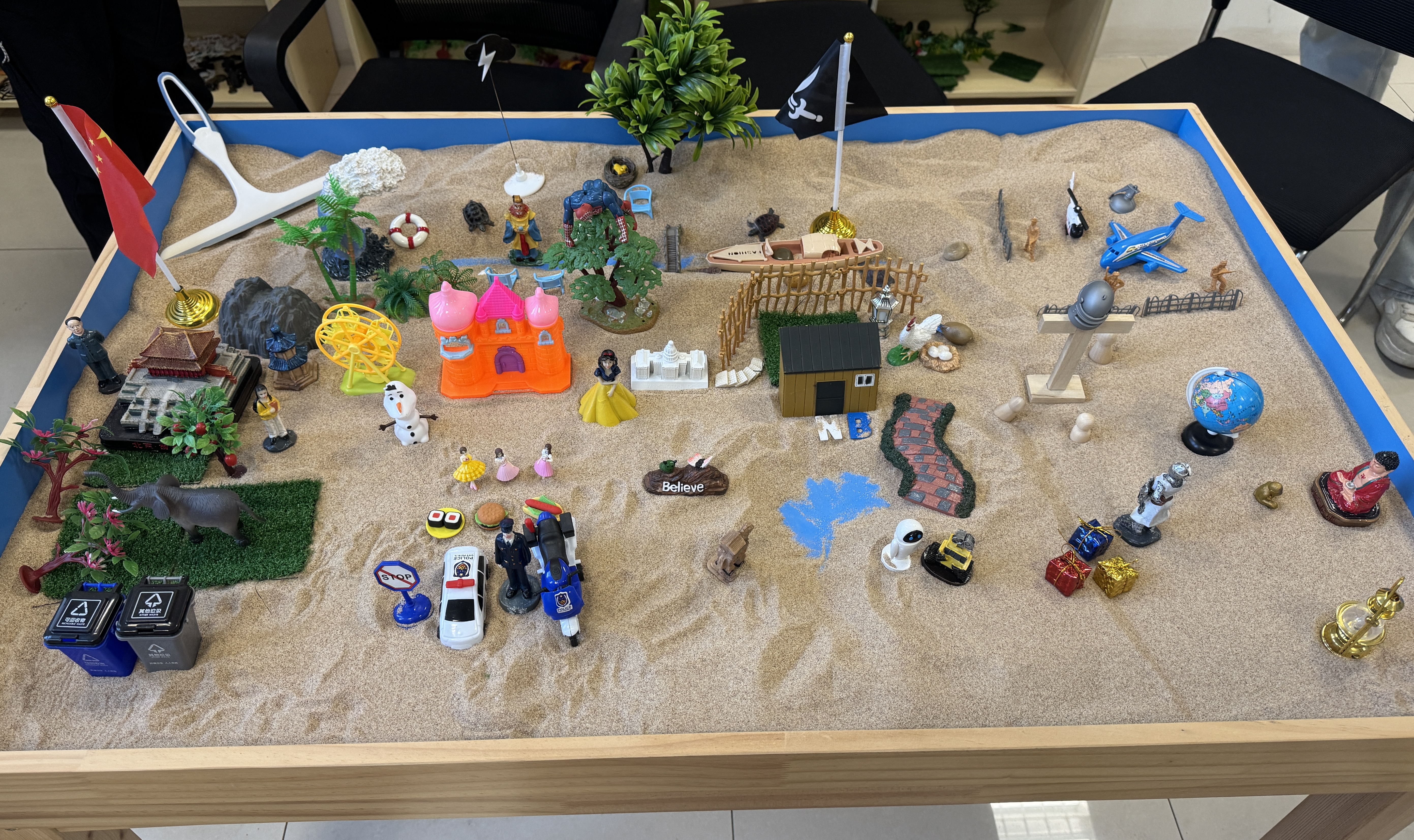 指尖的对话 心灵的碰撞——国际工程师学院校区人际关系团体沙盘体验活动顺利开展