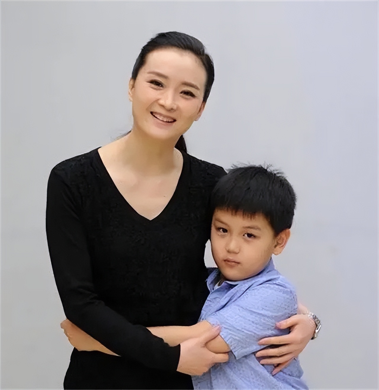 王艳和老公，低调恩爱26年，其实豪门生活不好过