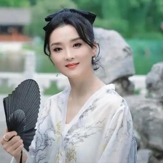 婆婆去世、老公失联、儿子转性,51岁王艳终于熬出头逆袭人生赢家