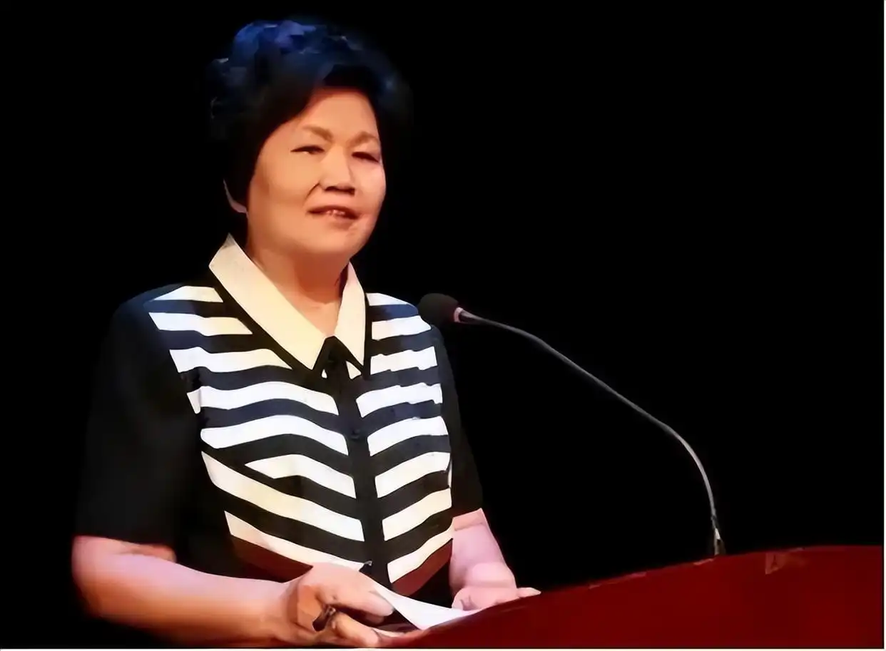 回顾邢质斌：与丈夫相守50年，罗京离世后自请离职，如今怎样了