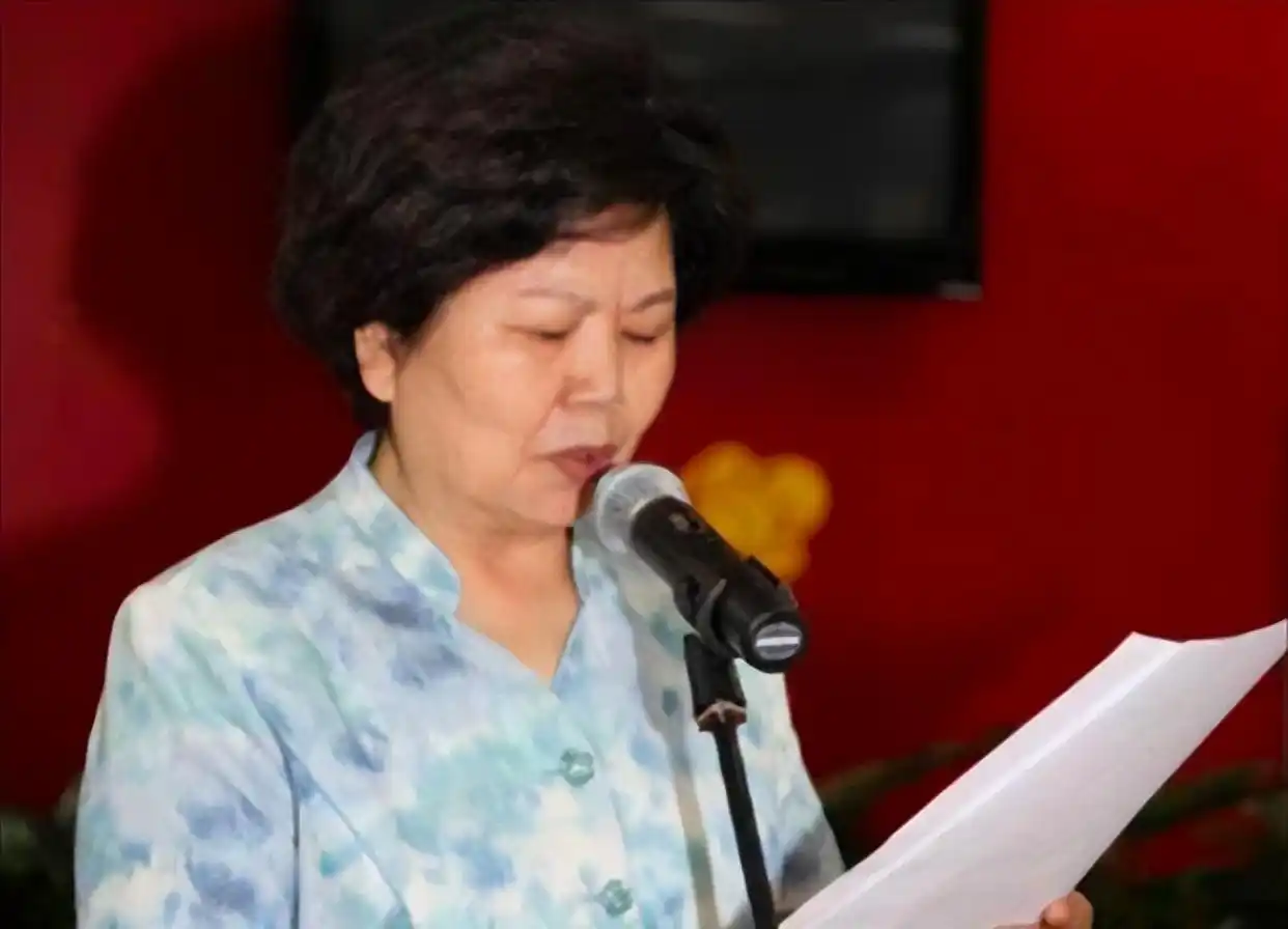 回顾邢质斌：与丈夫相守50年，罗京离世后自请离职，如今怎样了