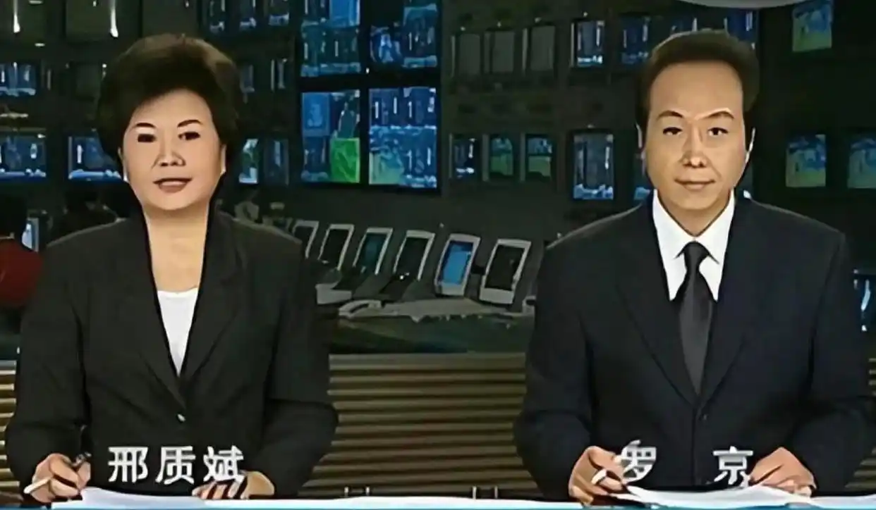 回顾邢质斌近照曝光：76岁满头白发，与丈夫相濡以沫安享晚年