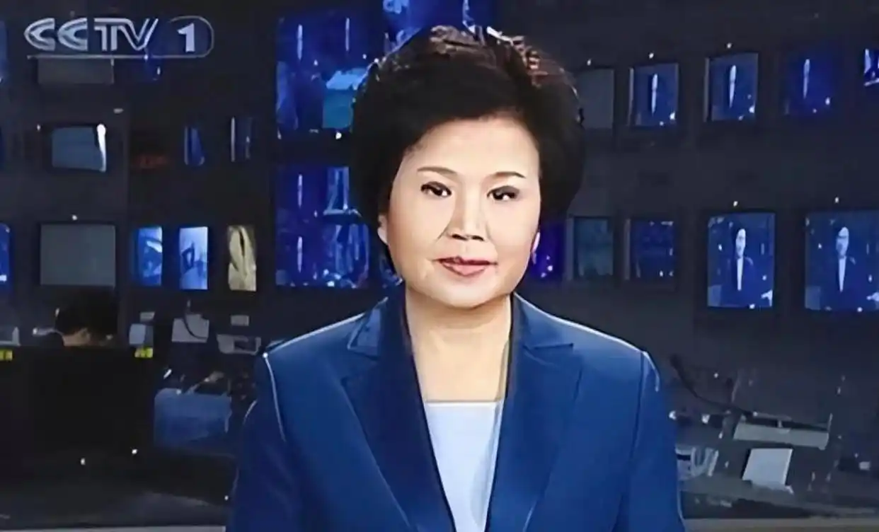 回顾邢质斌近照曝光：76岁满头白发，与丈夫相濡以沫安享晚年