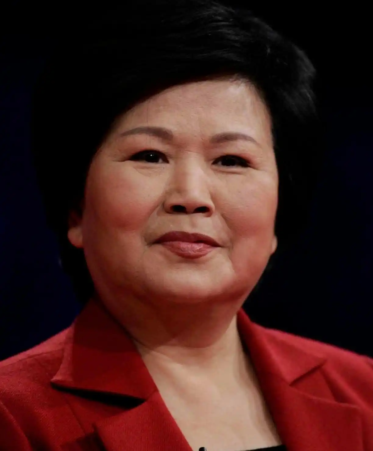 回顾邢质斌近照曝光：76岁满头白发，与丈夫相濡以沫安享晚年