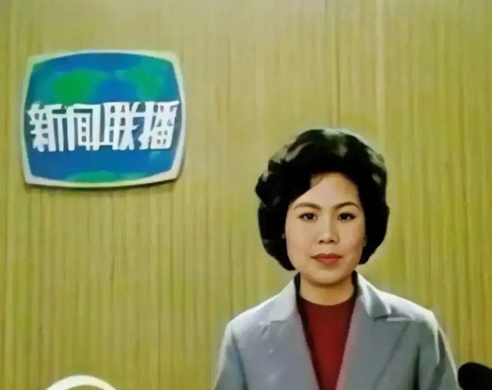 回顾邢质斌近照曝光：76岁满头白发，与丈夫相濡以沫安享晚年