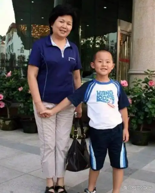 央视著名主持邢质斌：扎根央视35年零失误，退休后近况如何？