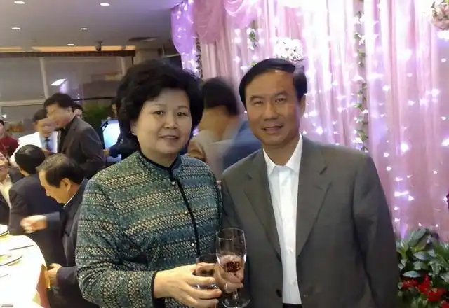 王牌播音员邢质斌离职内幕，男搭档离世三月后，她为何突然告别？