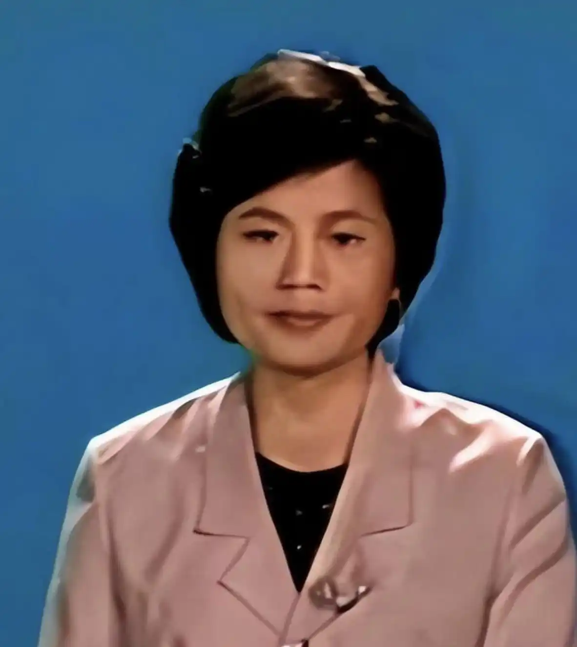 邢质斌近照曝光:76岁满头白发,与丈夫相濡以沫安享晚年