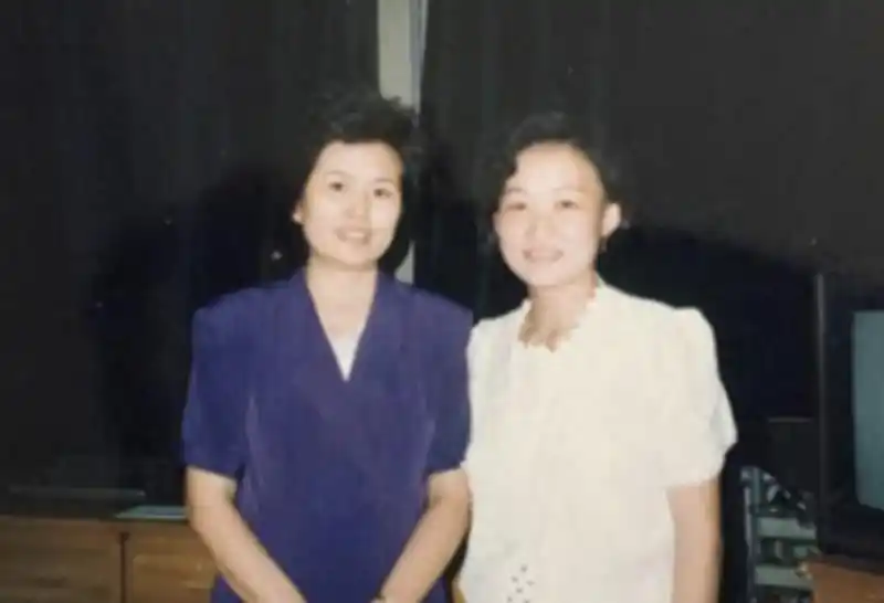 邢质斌近照曝光:76岁满头白发,与丈夫相濡以沫安享晚年