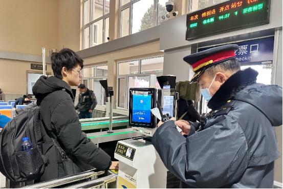 2026新春走基层丨春运首日 直击静海火车站