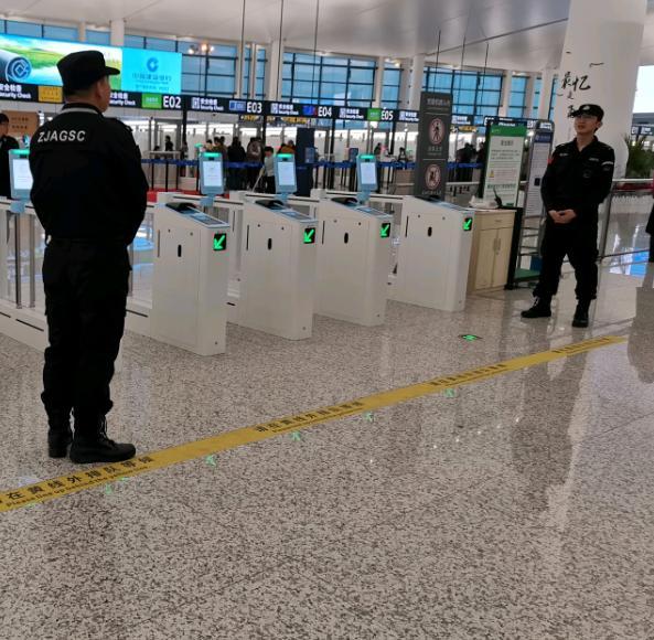 台湾绿营人士大陆探访，刚出航厦震惊：这和新闻报道的完全不同？