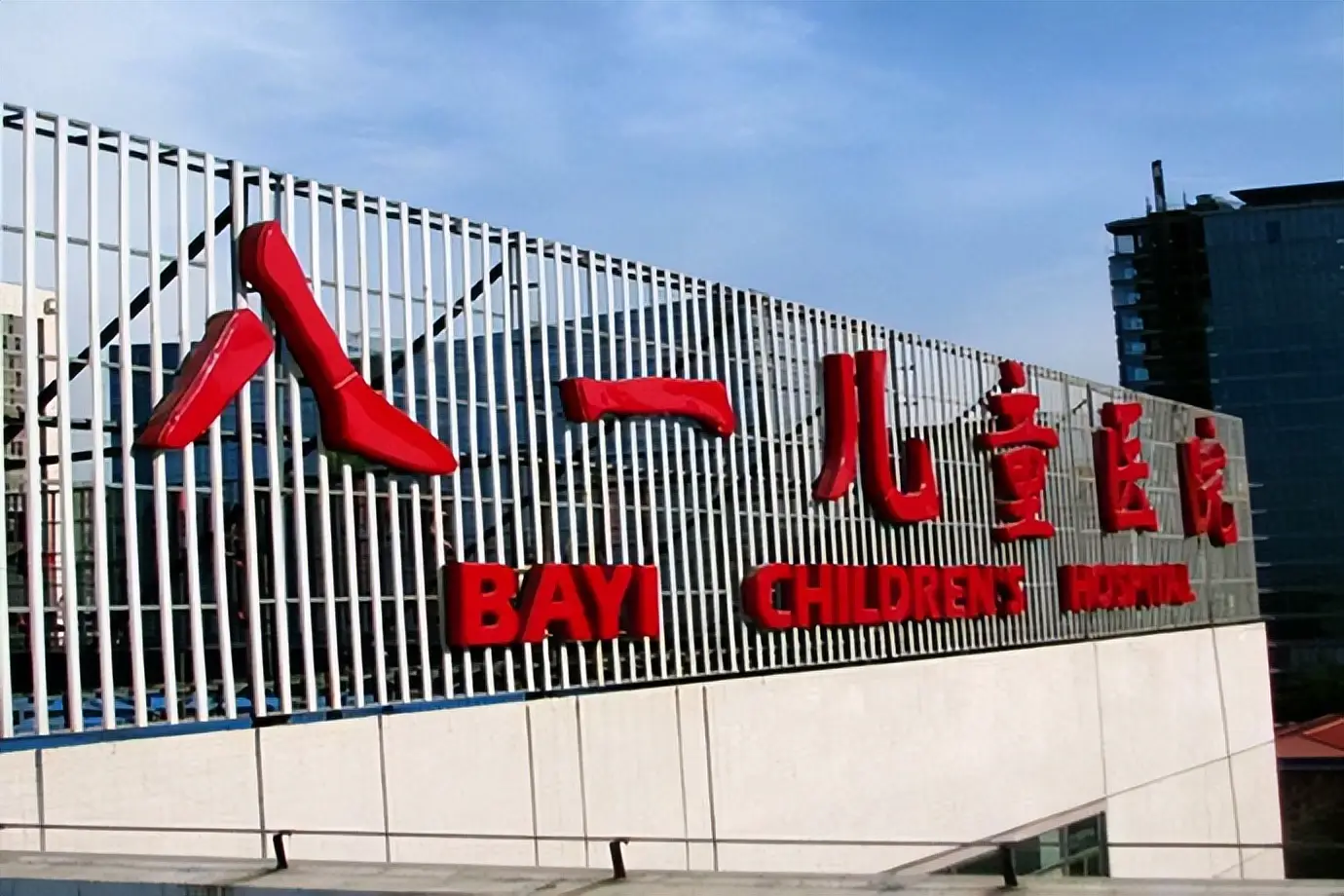 10年前山东男孩被高压泵体内充气,内脏严重损坏,工友赔偿112万