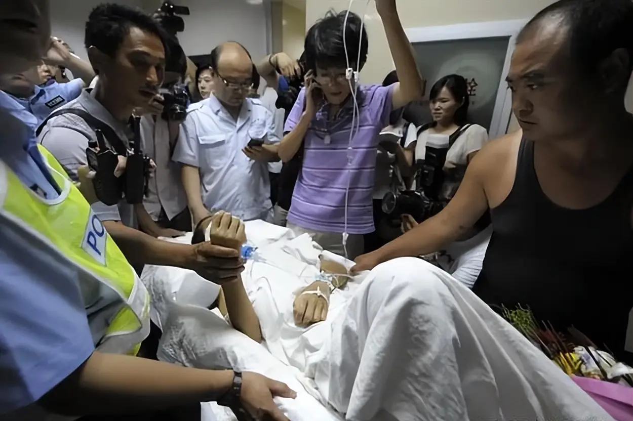 10年前山东男孩被高压泵体内充气，内脏严重损坏，工友赔偿112万