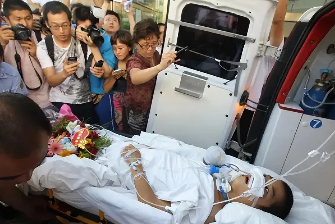 12年，山东男孩被工友开玩笑，用高压泵往体内充气，五脏严重损坏