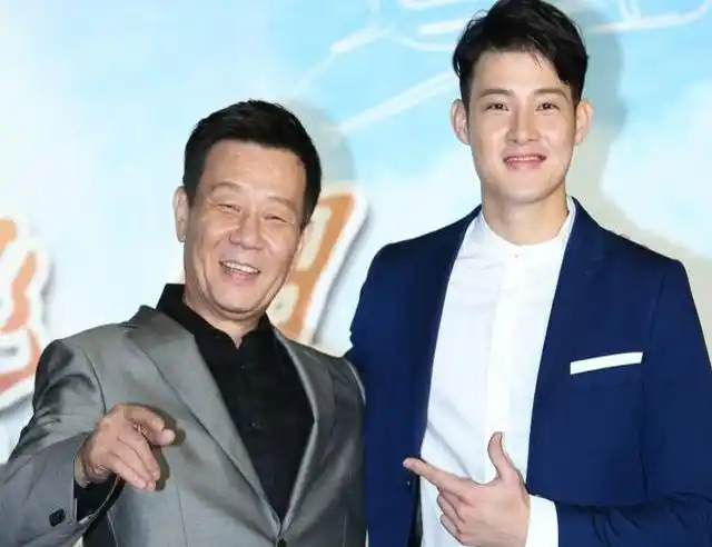 68岁寇世勋近况,晚年常伴原配家人,二房3子女海外留学