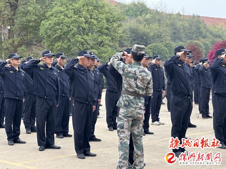 荷塘区城管局“强技能，铸精兵”作风建设年军事拓展培训开营