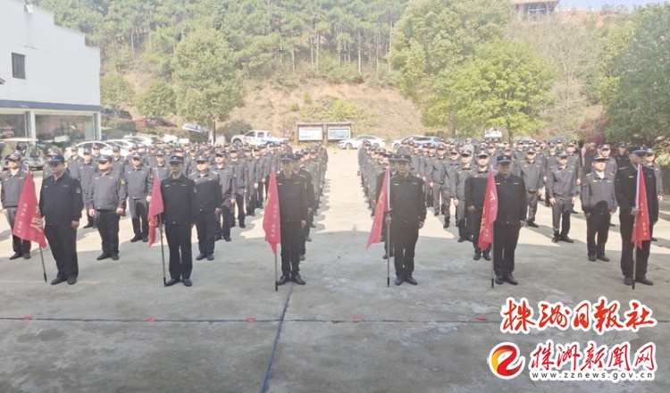 荷塘区城管局“强技能，铸精兵”作风建设年军事拓展培训开营