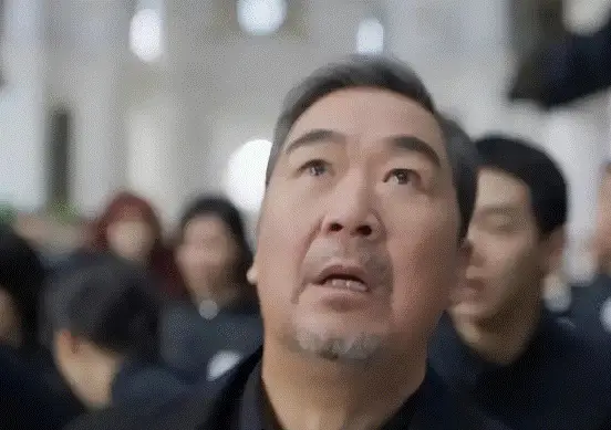 收手吧张国立!和小二十岁杨童舒演情侣、吻戏不断,太辣眼睛