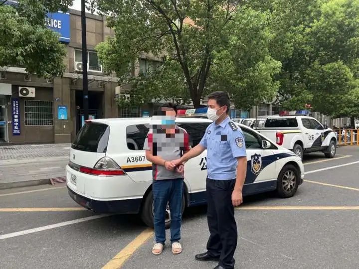 一个月撞8次，这么惨？这个男子不寻常，交警揭开真相