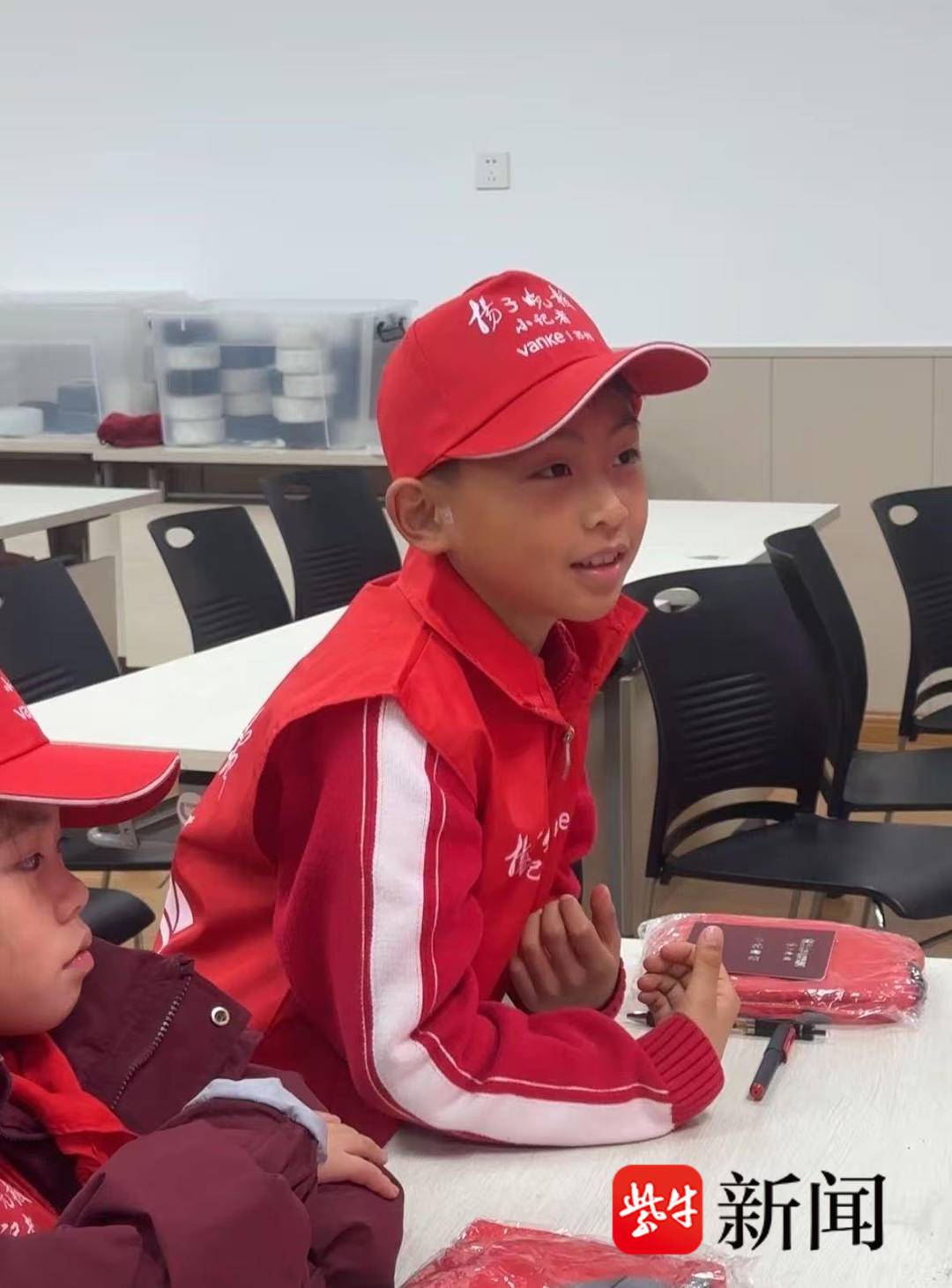 抓信息、学提问！扬子晚报苏州小记者新闻采写课走进苏州市草桥实验小学校