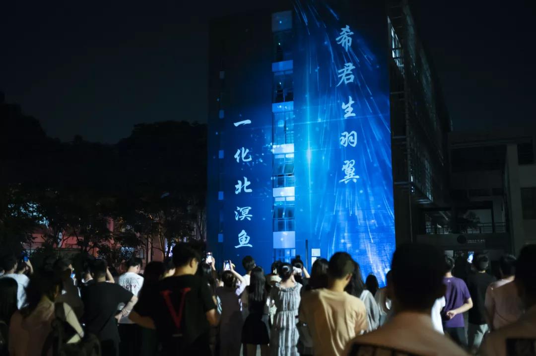 温暖又温情！南京高校发创意毕业礼