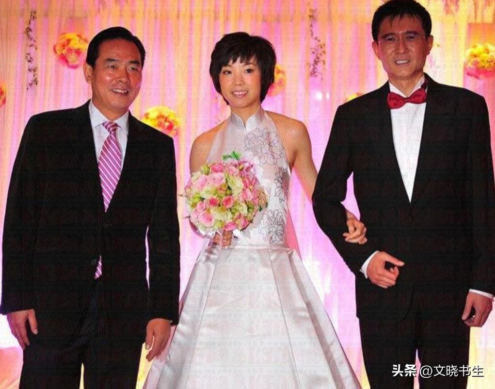 富商徐威：与12年女友袁立分手，转身娶了张怡宁，全靠岳母撑腰