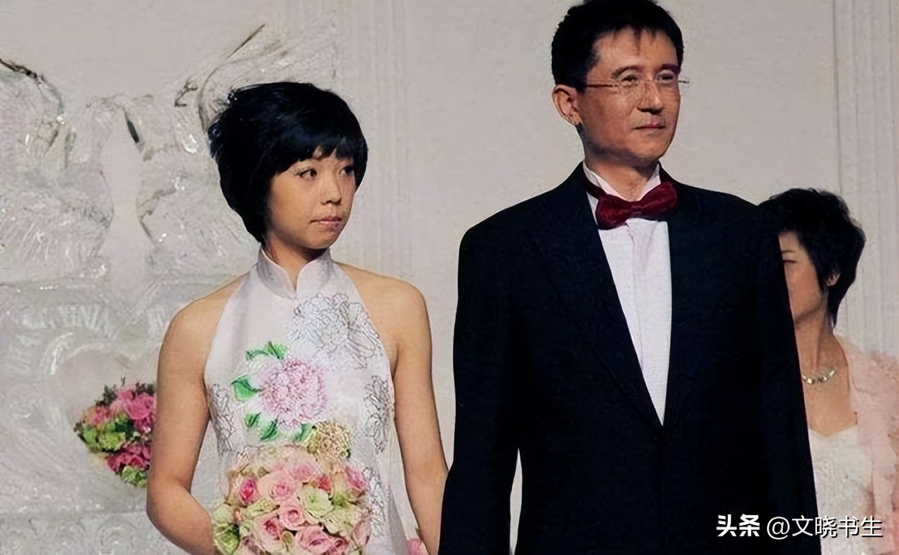 富商徐威：与12年女友袁立分手，转身娶了张怡宁，全靠岳母撑腰