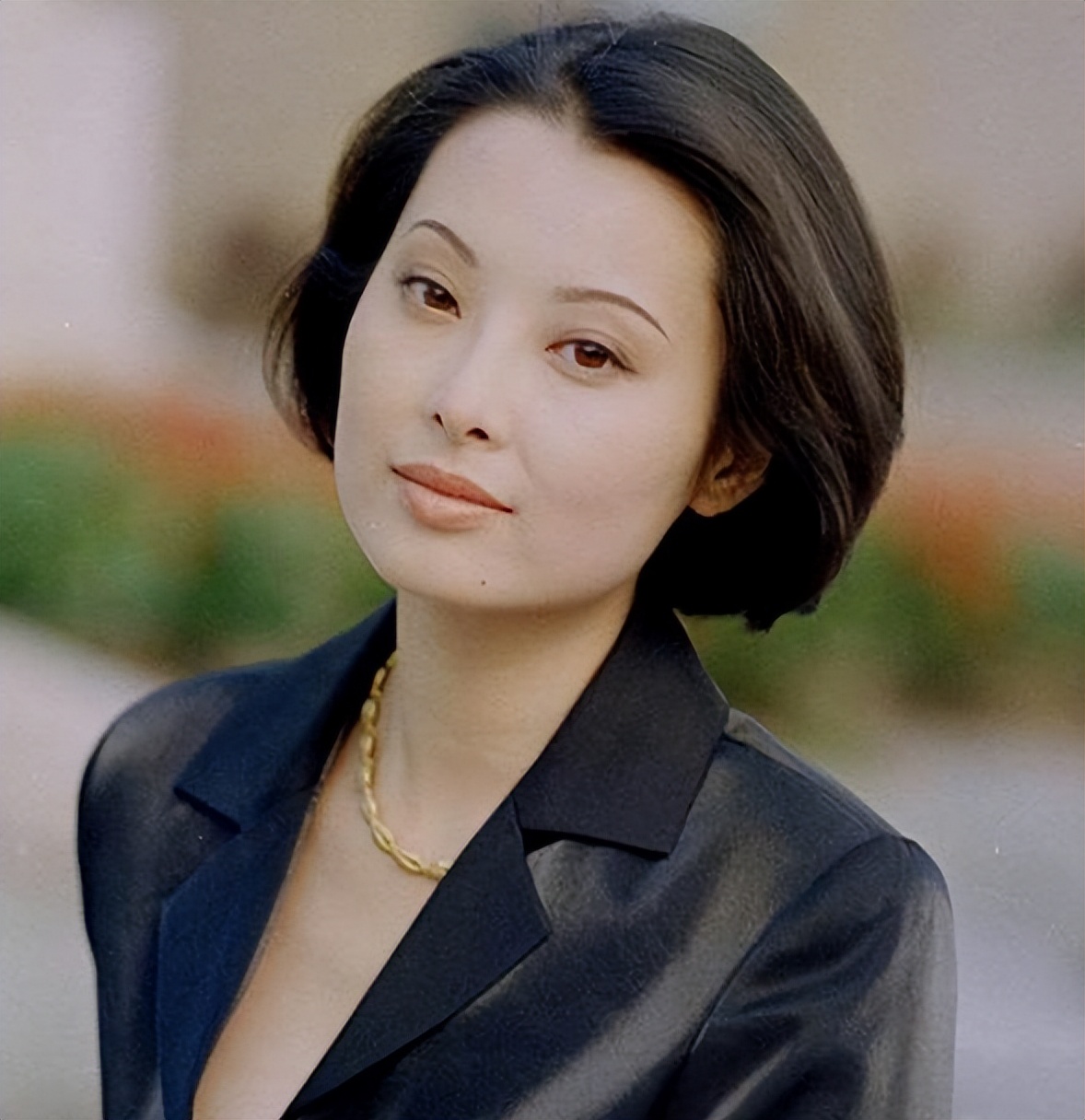 身价300亿富商徐威，宠袁立12年，为何转身迎娶奥运冠军张怡宁？