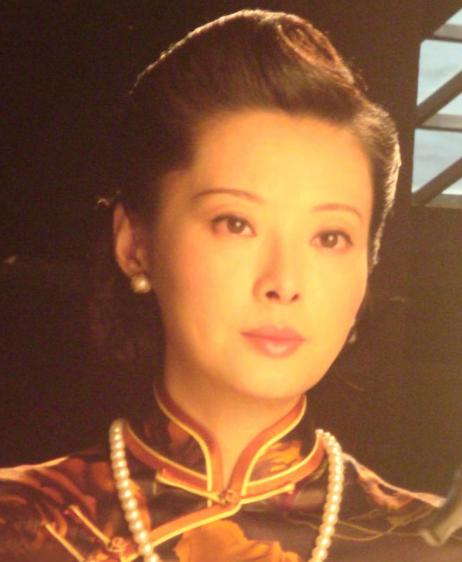 身价300亿富商徐威，宠袁立12年，为何转身迎娶奥运冠军张怡宁？