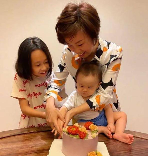 身价300亿富商徐威，宠袁立12年，为何转身迎娶奥运冠军张怡宁？