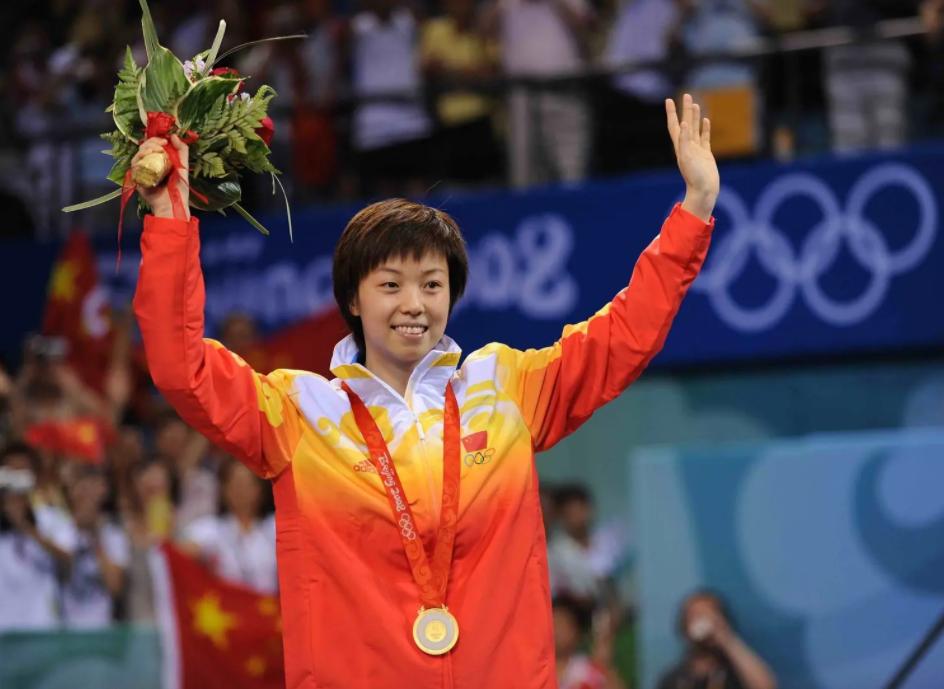 身价300亿富商徐威，宠袁立12年，为何转身迎娶奥运冠军张怡宁？