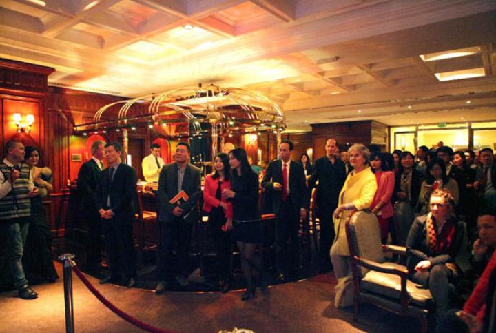 身价300亿富商徐威，宠袁立12年，为何转身迎娶奥运冠军张怡宁？